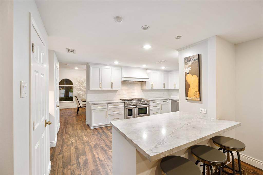 What more can I say, except that this is a gorgeous Kitchen (20 x 12), right?  Dolomite counters, porcelain wood style tile floors, soft close cabinet doors, breakfast bar and KitchenAid stainless steel appliances (6-burner gas range professional style, dishwasher, microwave), 2-reach in pantries. This Kitchen is ideal for the "seasoned chef" or the novice alike!