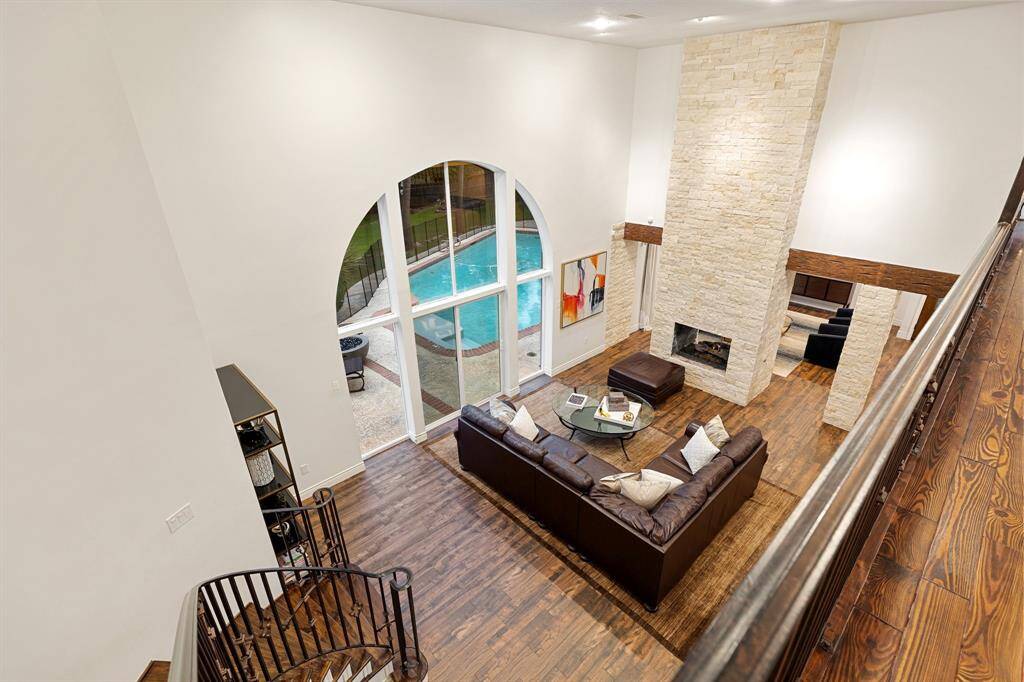The 2-story Family Room (22 x 21) has amazing views of the sparkling swimming pool, terraced yard to the bayou and a dual sided fireplace between the Family Room and the Living Room.  Great open floor plan for today's lifestyle.