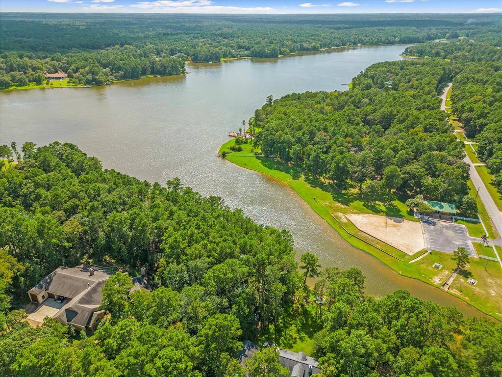 Private access to the neighborhood 160-acre lake.