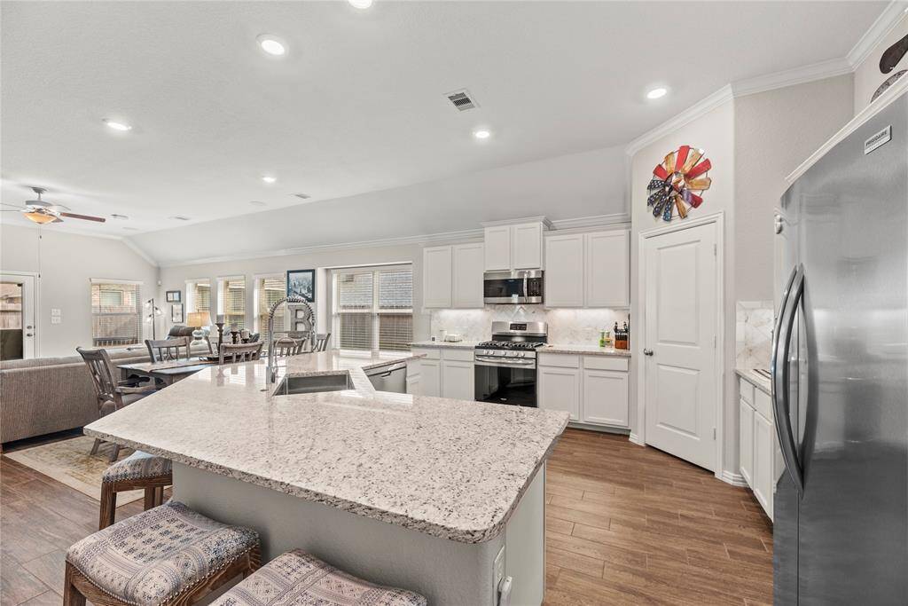 Very clean, modern kitchen