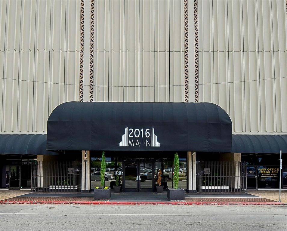 building entrance from W. Gray