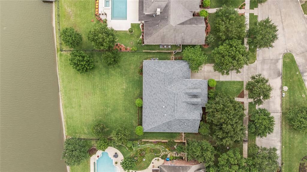 Aerial view of the property straight down.  Look at this new roof!