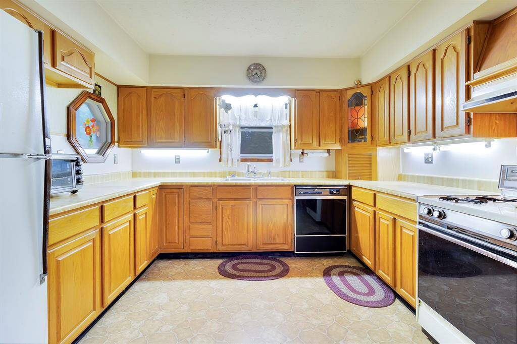 Plenty of counter space.