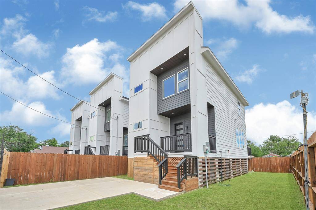 welcoming entrance, perfect for contemporary living.
