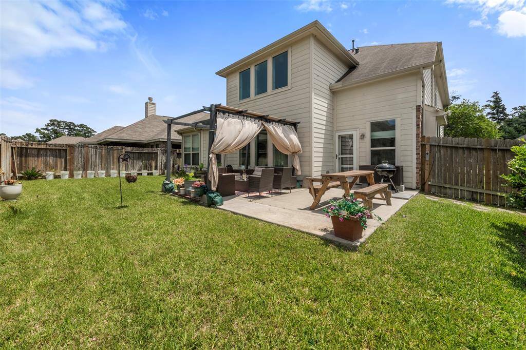 Let's view the backyard area. Inviting and plenty of room.
