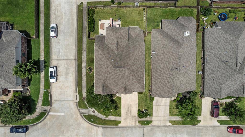 Another aerial view of the corner home in Kings Mill.