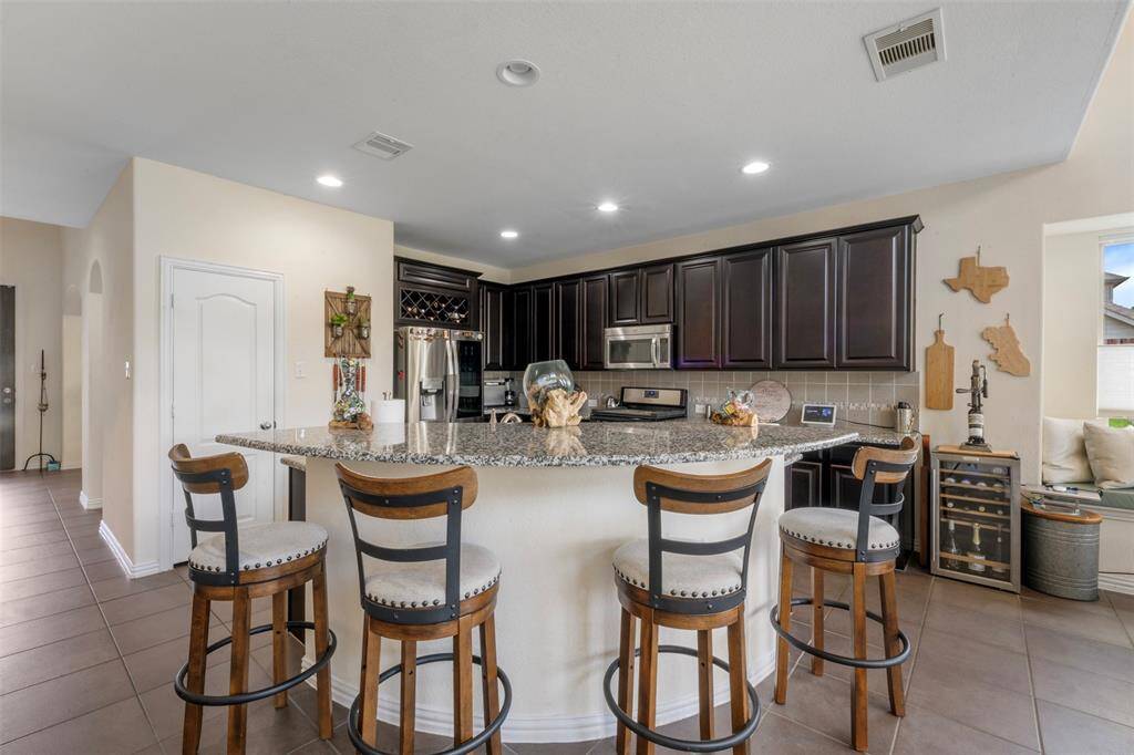 A view of your new kitchen with breakfast bar.