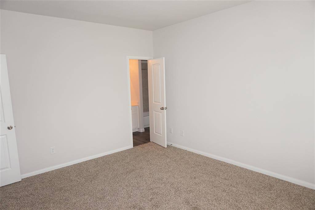 Primary Room offers a peaceful retreaty!