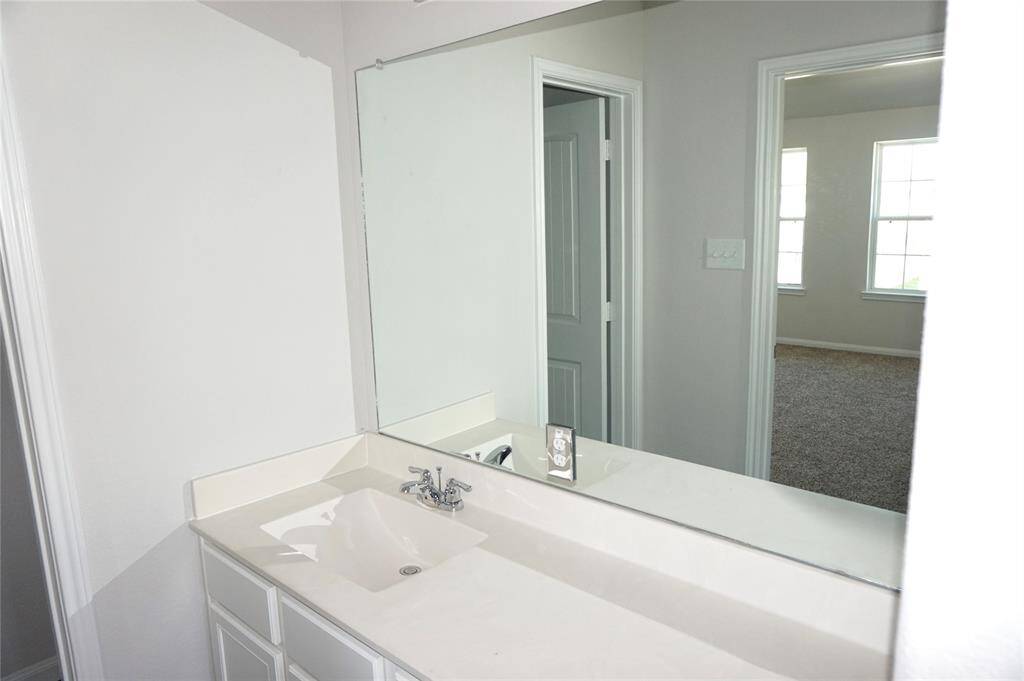 Primary private en-suite bathroom!