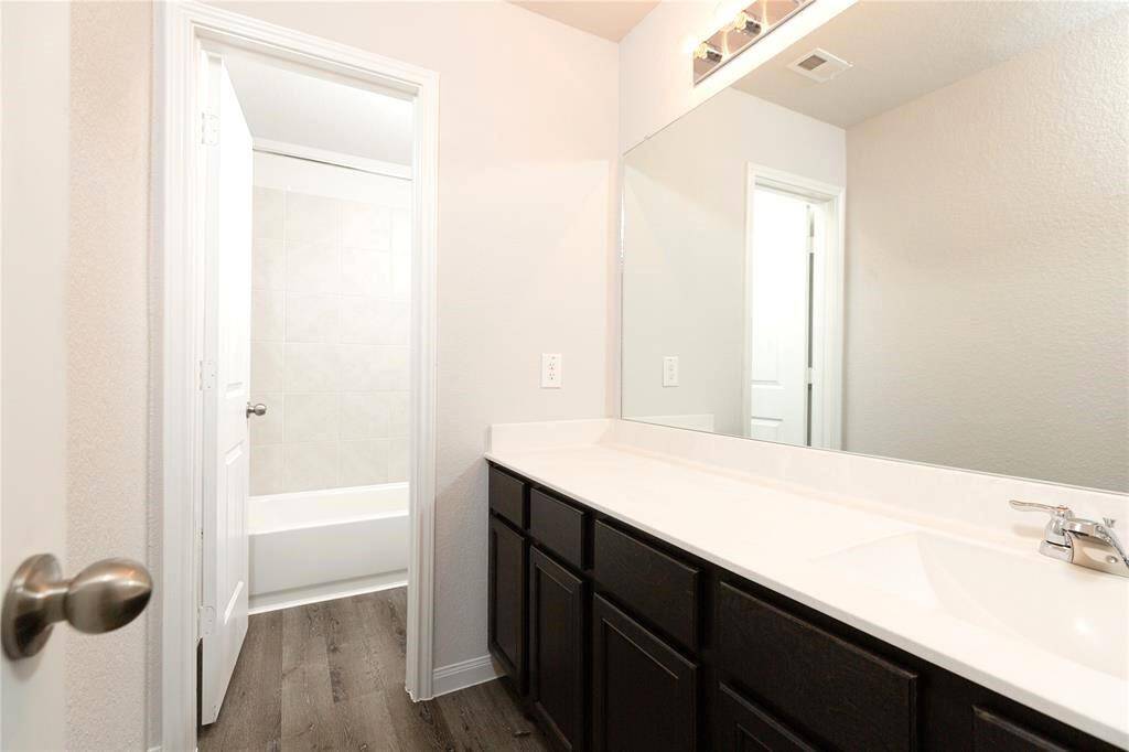 Secondary Bathroom.