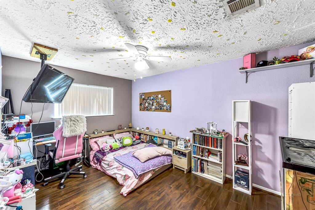 secondary bedroom