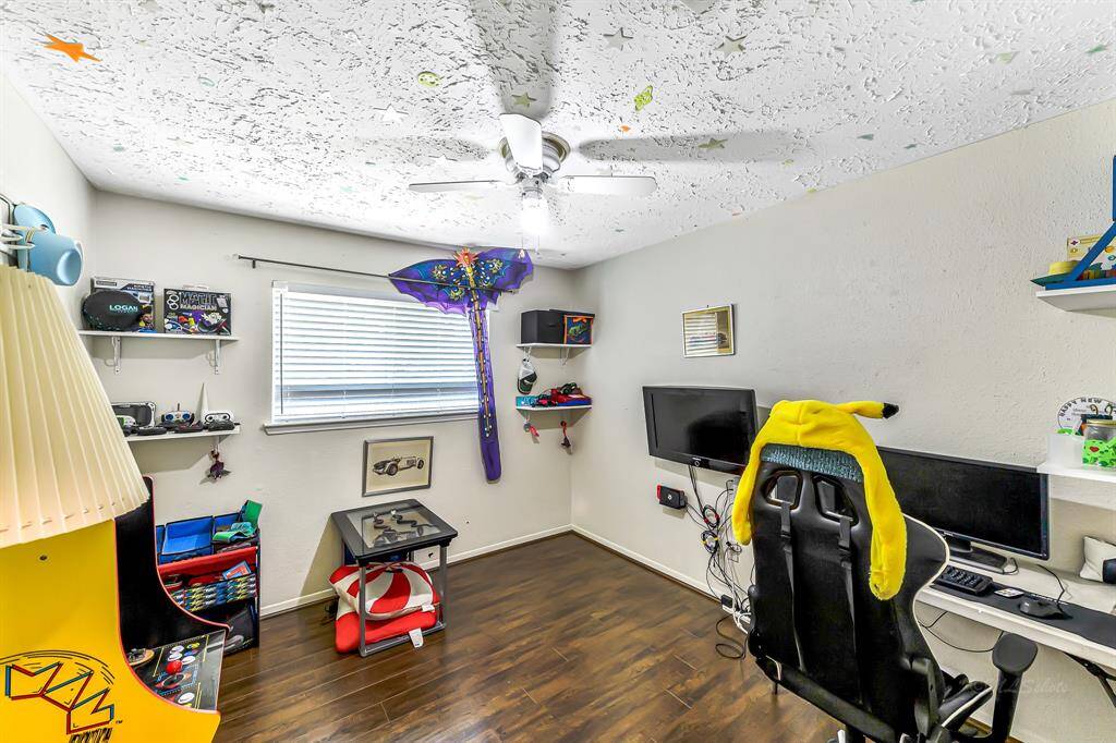 secondary bedroom