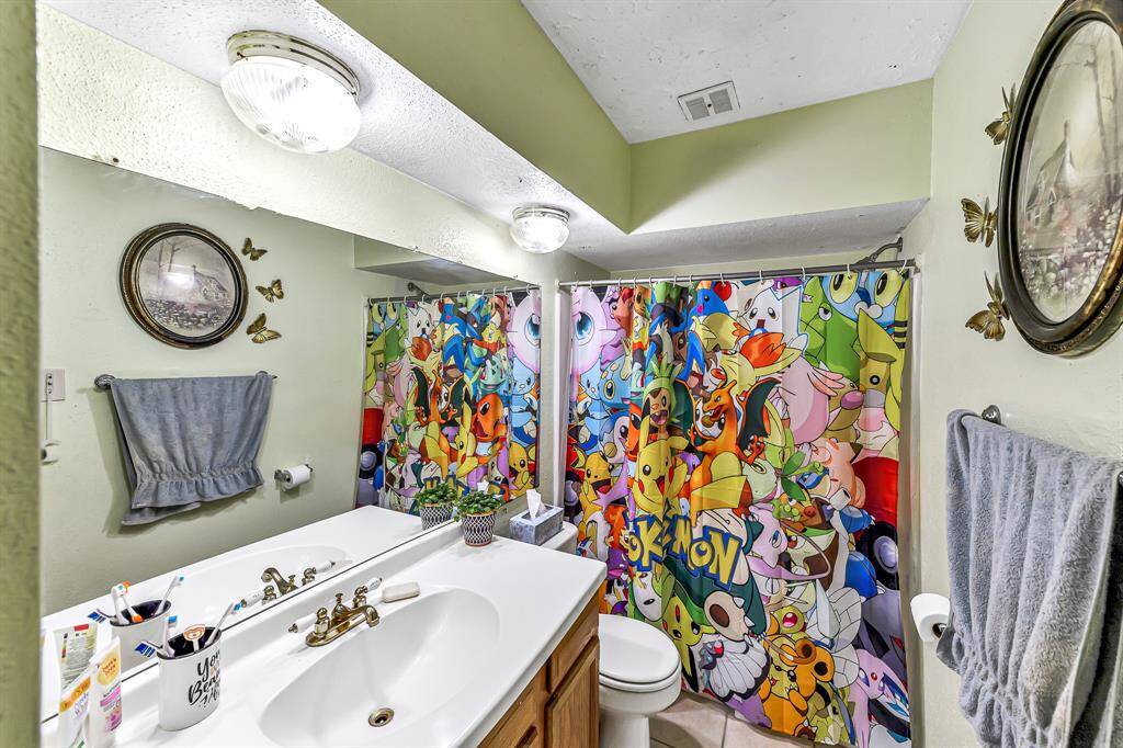 secondary bathroom