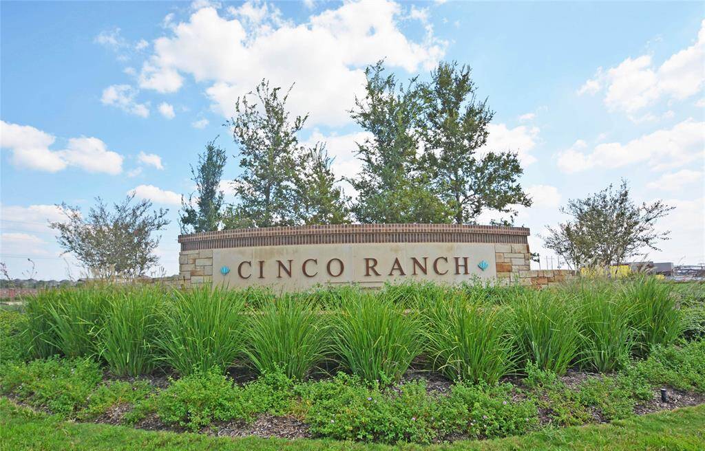 Located in the highly coveted Cinco Ranch subdivision - zoned to Katy ISD Award Winning Schools