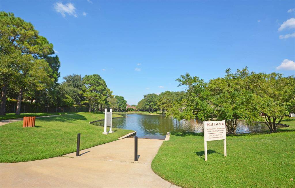 One of the many lakes in Cinco Ranch