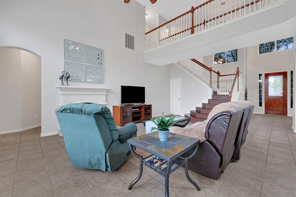Living room w/2 story ceilings