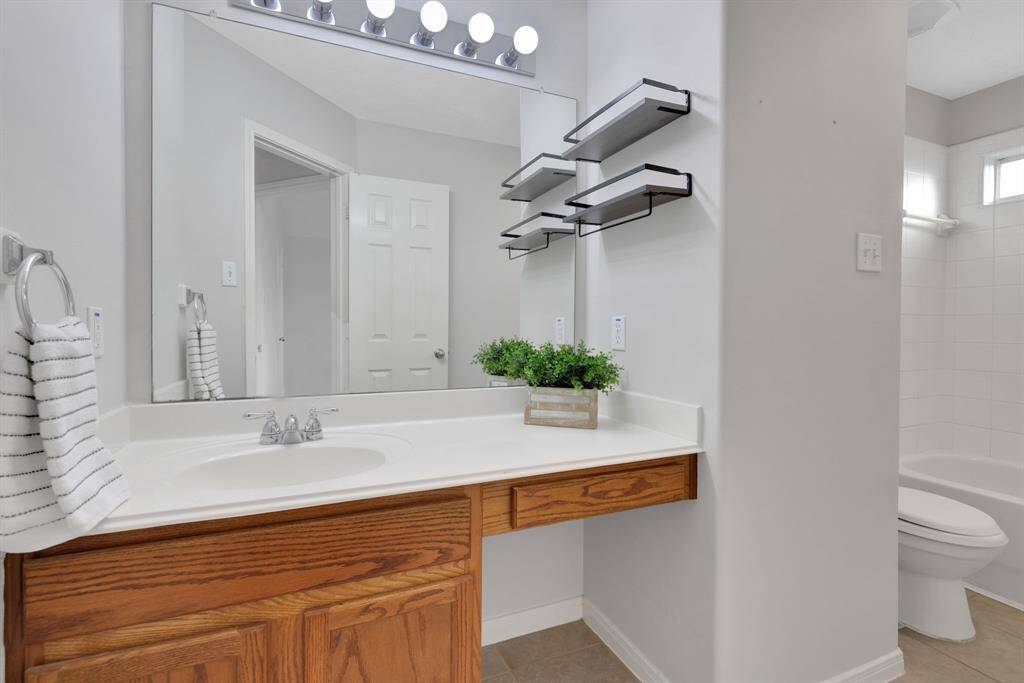 Secondary bath at the top of the stairs