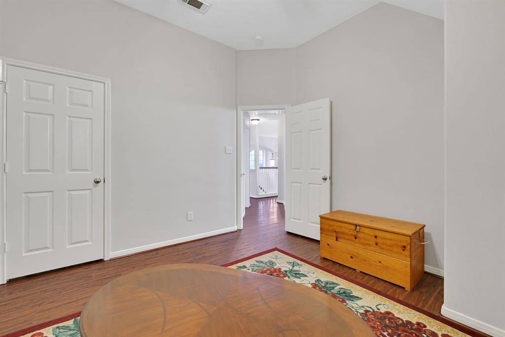Secondary bedroom