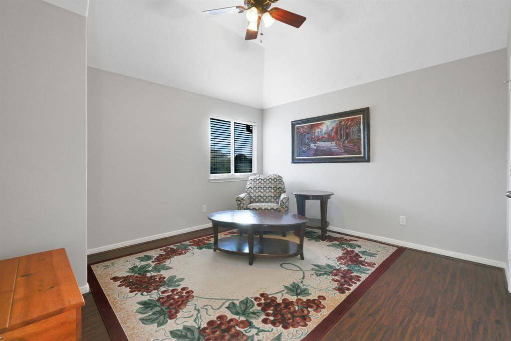 Secondary bedroom