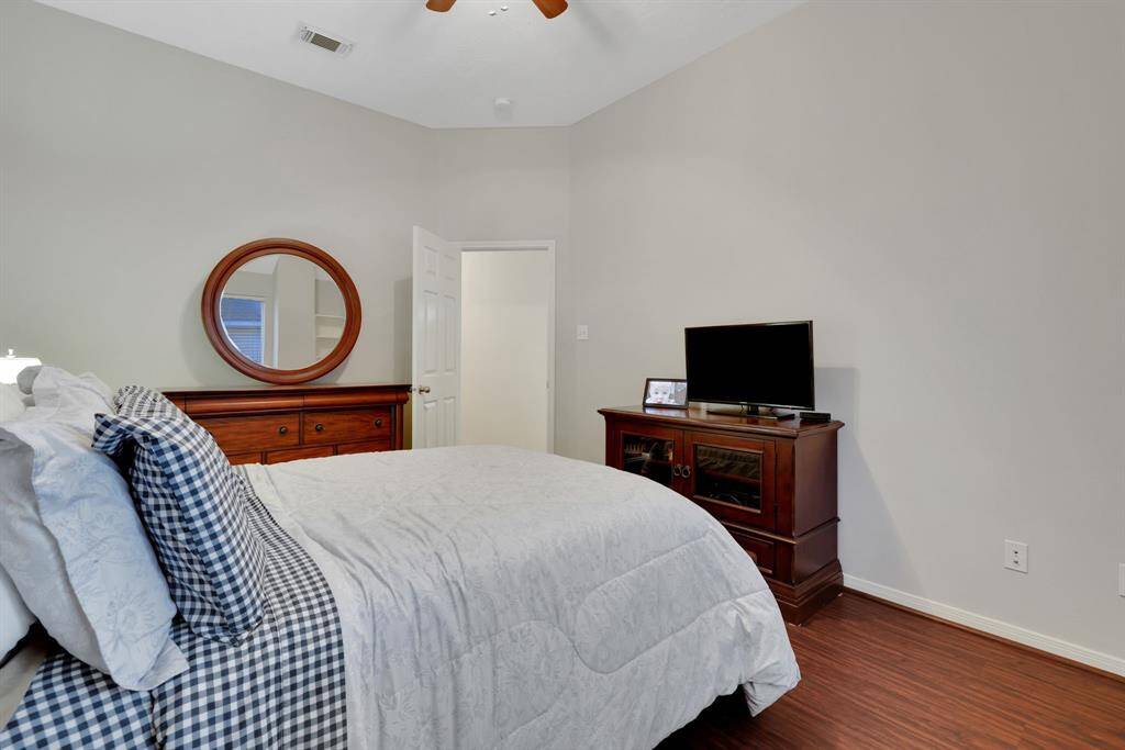 Secondary bedroom