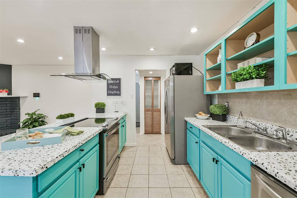 Kitchen accessible to the living room