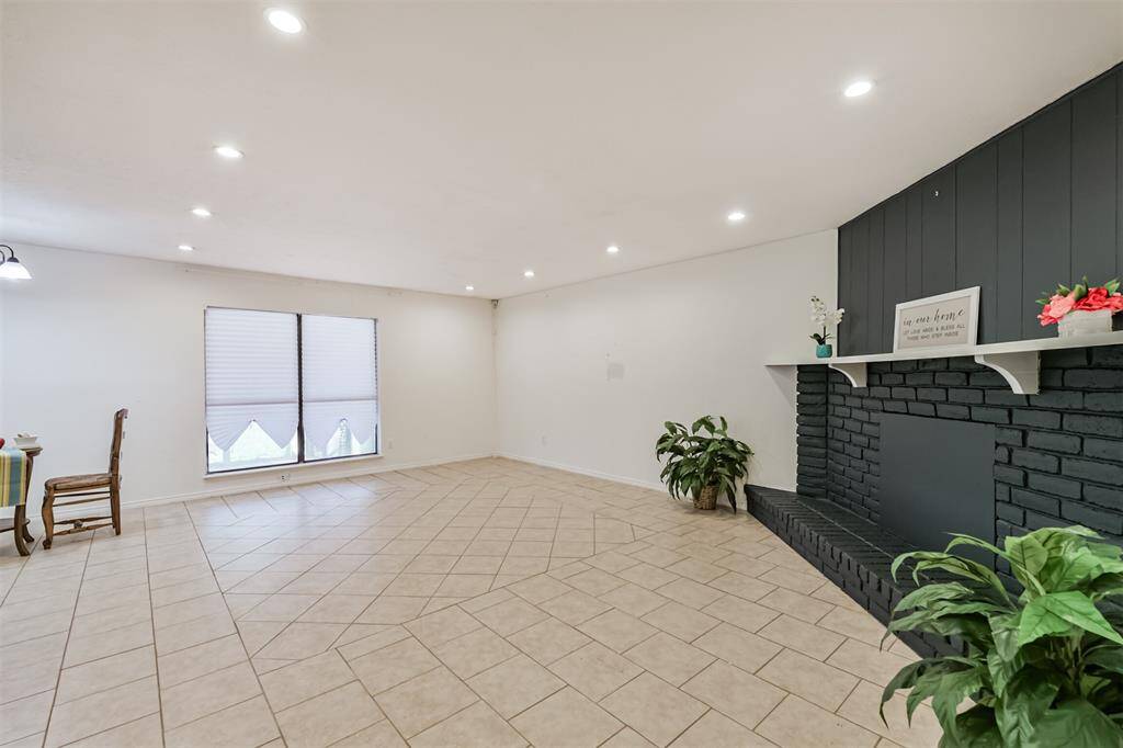 24426 Rockin Seven Living Room