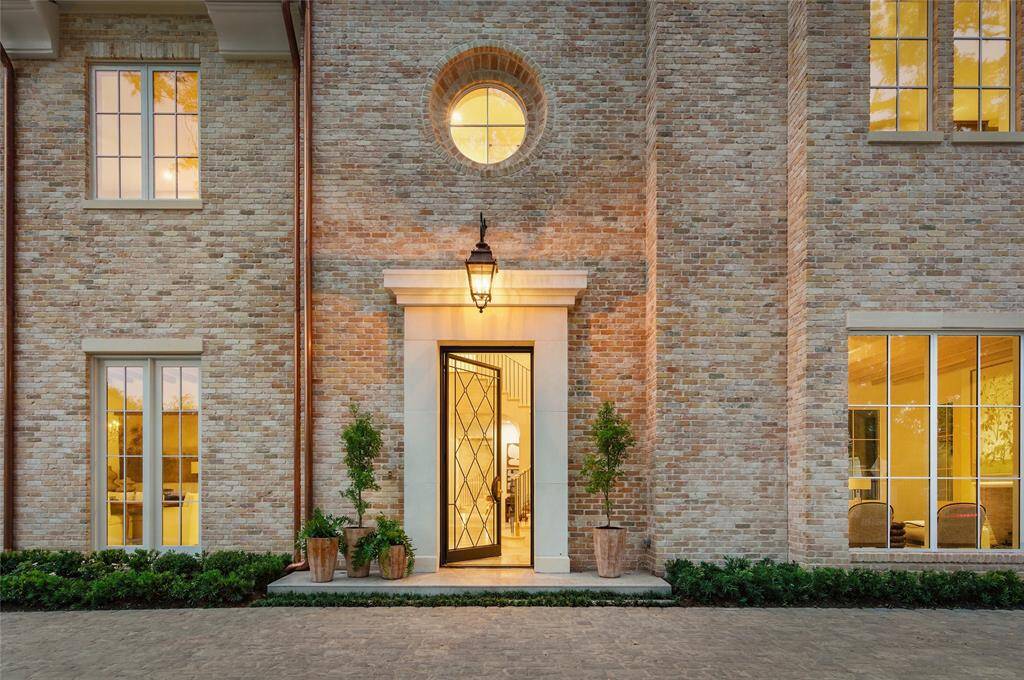 A sublime evening at 2525 Inwood where you can entertain among the grand rooms in the heart of River Oaks