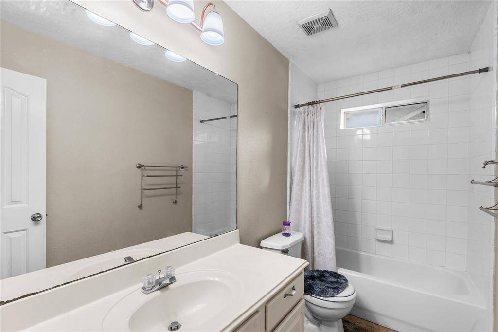 Secondary Bathroom.