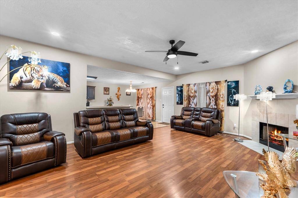 Living room with Hardwood Floors