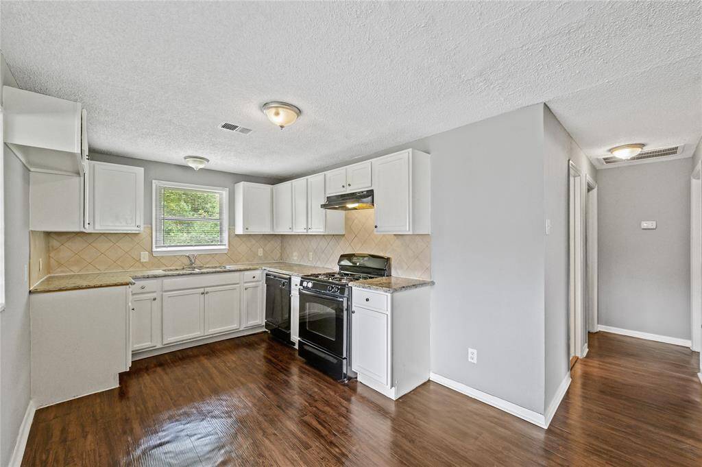 The kitchen comes equipped as you see. All you'll need is to bring the fridge.