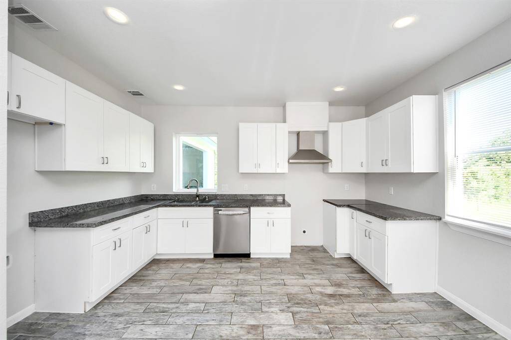 The heart of the home, this kitchen is a chef's delight. Modern appliances, ample storage space, and a convenient center island make meal preparation a breeze. Imagine the joy of gathering around the dining table, creating lasting memories with family and friends.