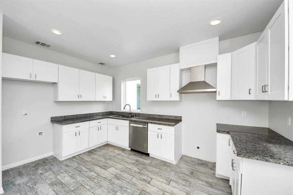 The heart of the home, this kitchen is a chef's delight. Modern appliances, ample storage space, and a convenient center island make meal preparation a breeze. Imagine the joy of gathering around the dining table, creating lasting memories with family and friends.