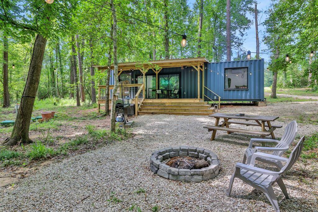 Welcome to 275 Fairview E, in Livingston, TX!