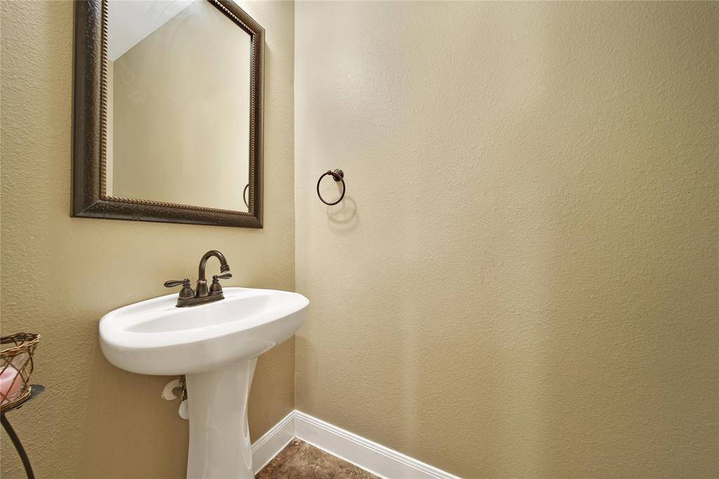 1/2 bath for guests