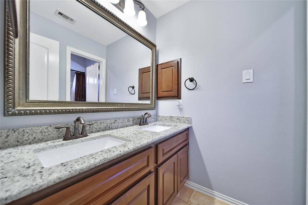 Secondary bathroom with double sinks