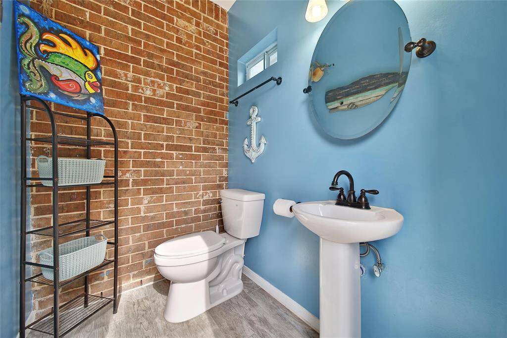 Outside 1/2 bath by the pool, great for extra storage too!