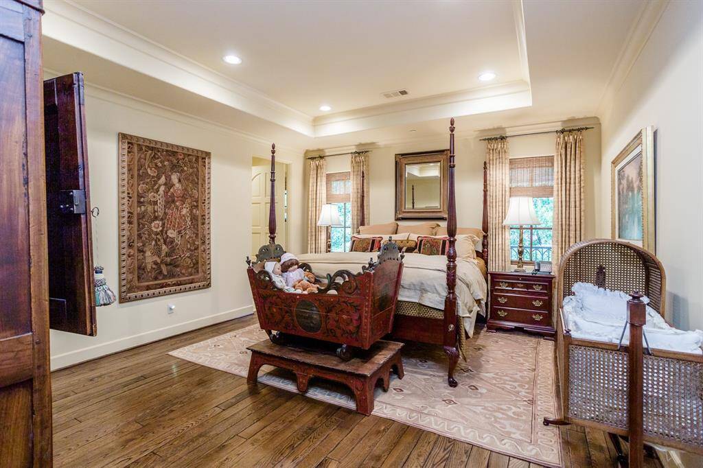 One of three second floor private bedrooms with en-suite full baths.  White oak hardwood floors. Tray ceilingswith recessed lighting.