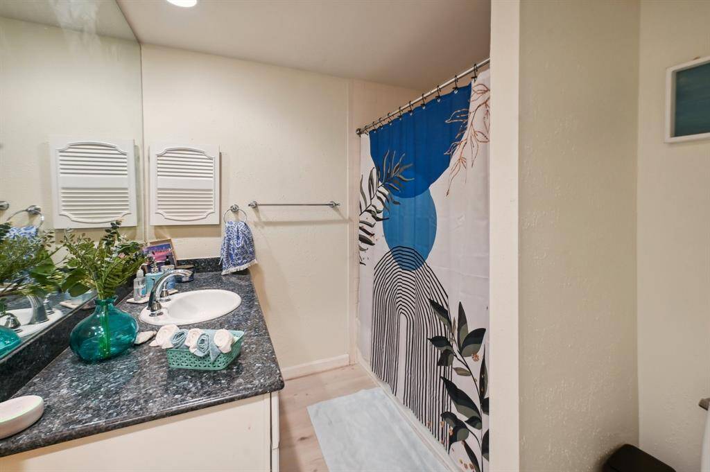 Secondary Bathroom  beautiful granite counter tops