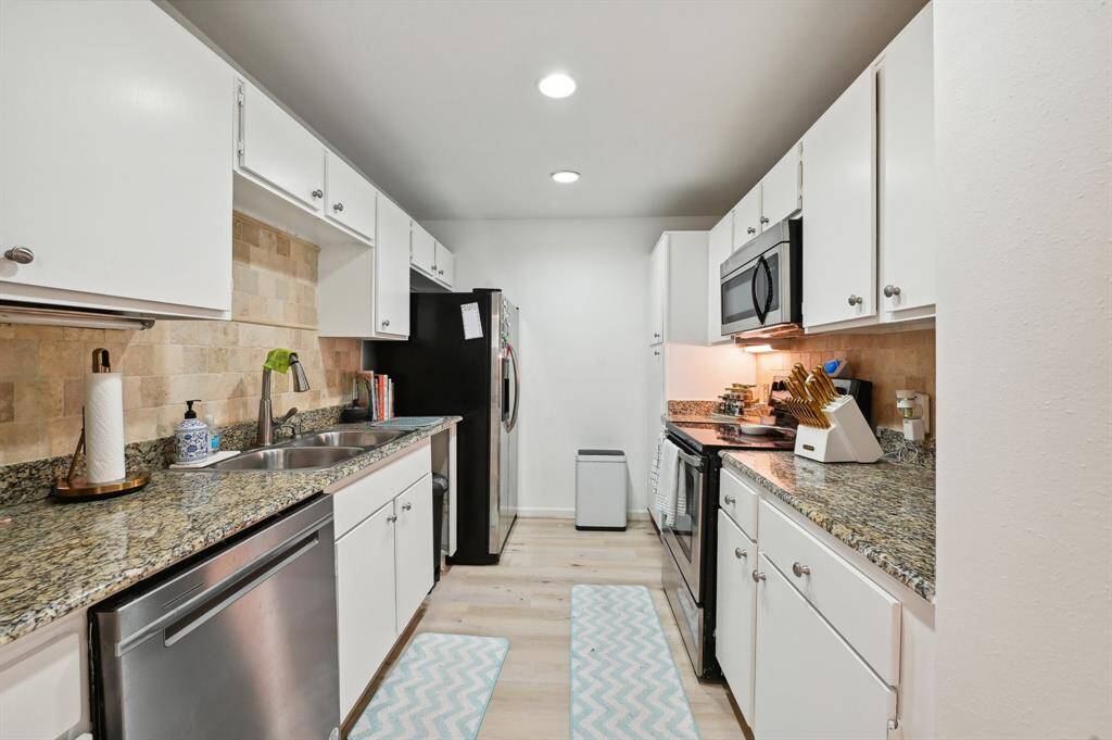 Stainless Steel dishwasher, granite counter tops