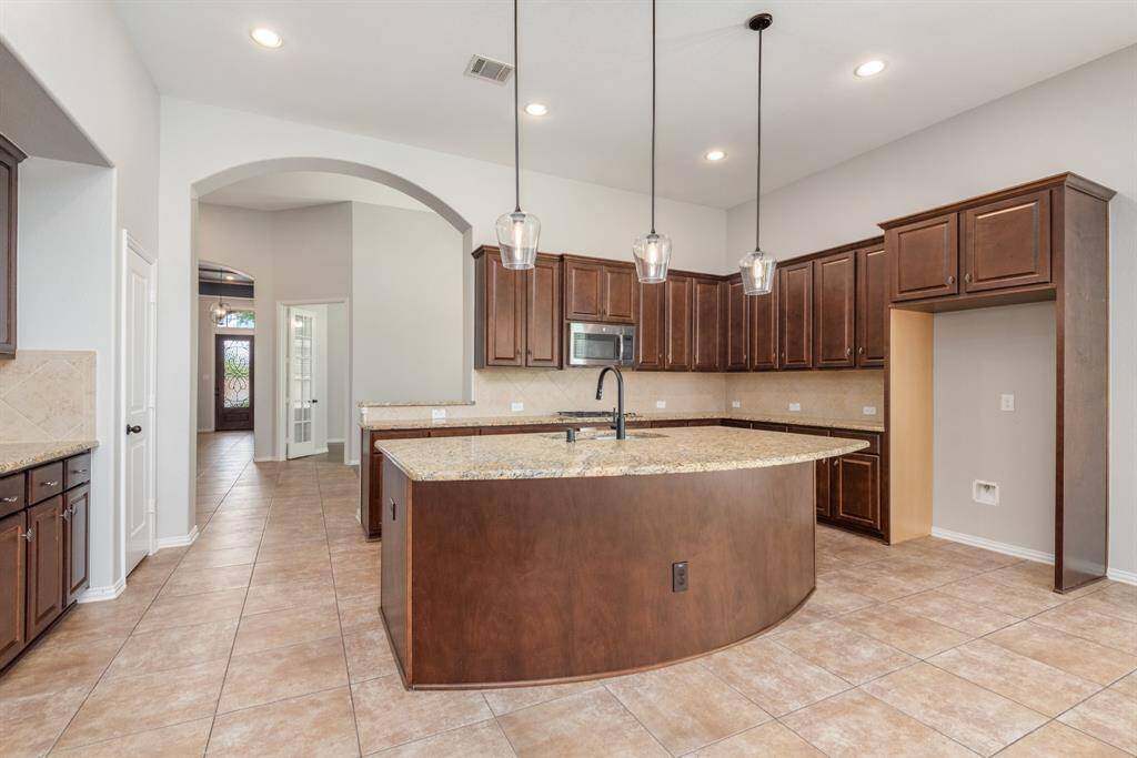 Look at all that counter space and storage for the chef of the family!