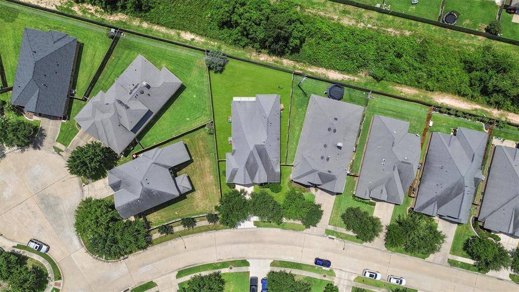 Large lot with no rear neighbors!
