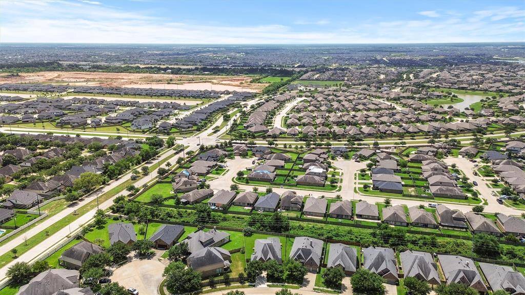 Large lot with no rear neighbors!