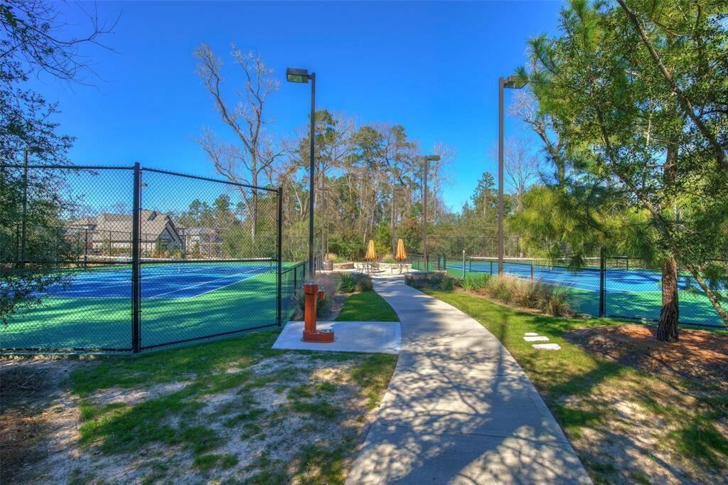 Fill your day on one of the six championship hard-surface tennis courts or beside the resort-style swimming pool. Drop by the 7,000-square foot tennis and fitness center, located at The Club at Carlton Woods (Nicklaus).