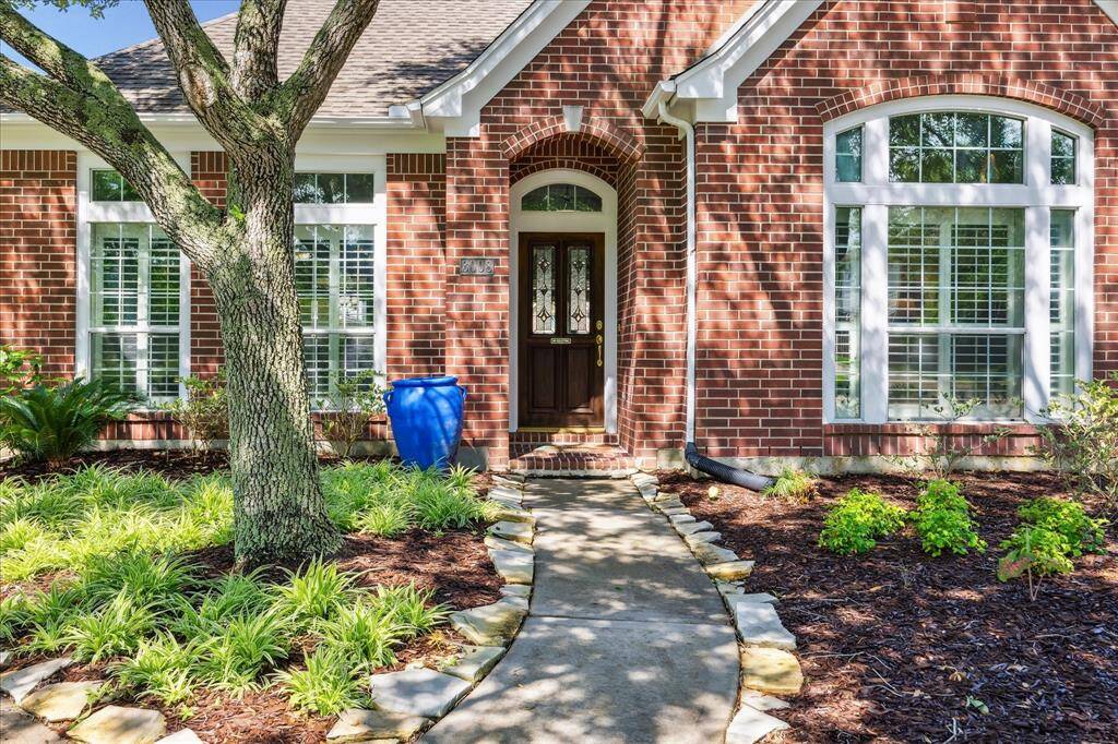 There are mature shade trees in front and you enter this section of the neighborhood via streets that have a tree-lined canopy that will just get more charming over time. Let's go check it out inside!