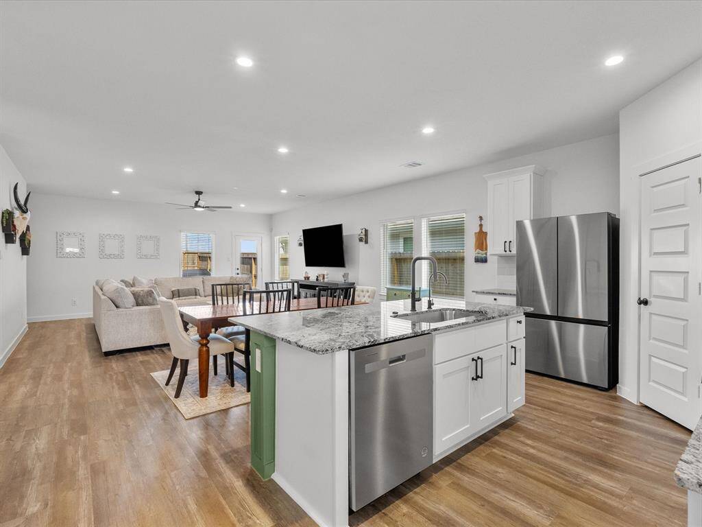 Chef's eat-in island kitchen features 42" shaker style cabinets, under mount sink and stainless steel appliances
