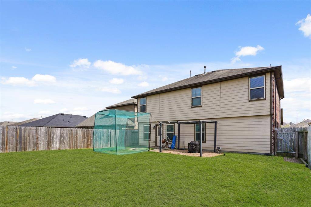 Large backyard, fully fenced