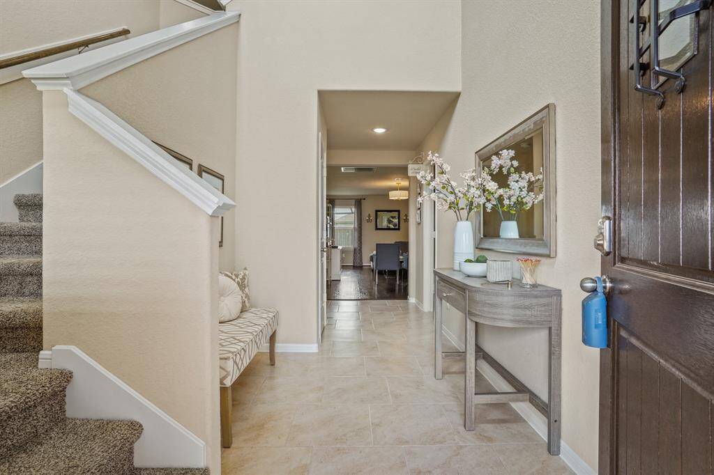 Light and Bright entrance