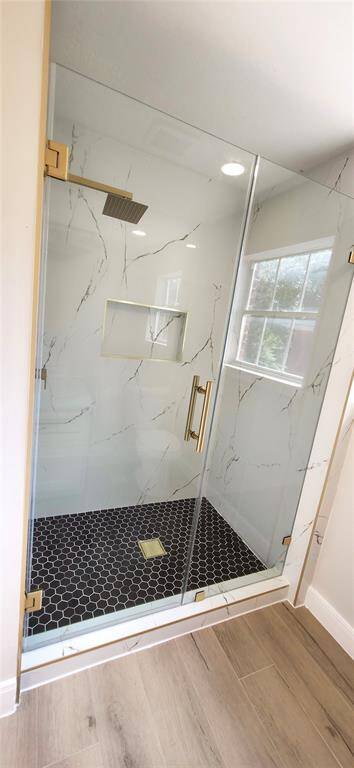 Full shower in secondary bathroom