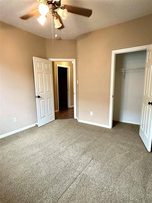 Secondary bedroom with ceiling fan