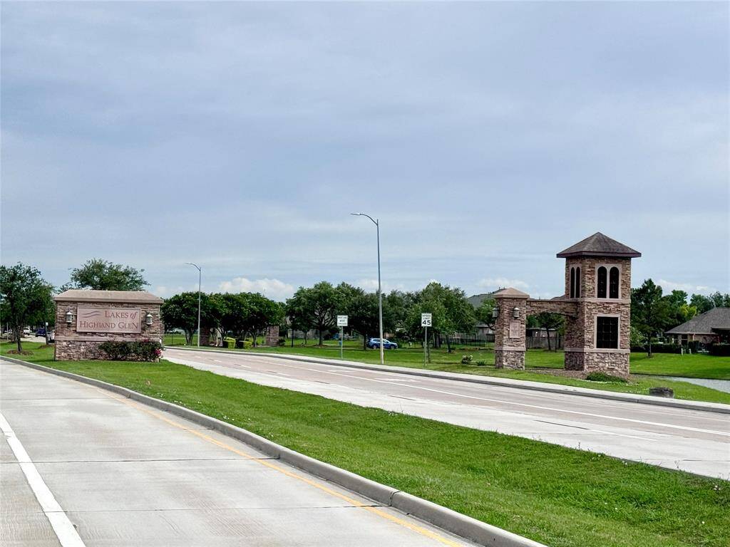 Grand entrance from the main road to your new home!